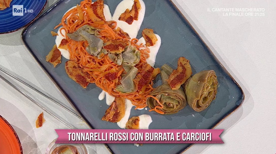 tonnarelli rossi con burrata e carciofi di Gian Piero Fava