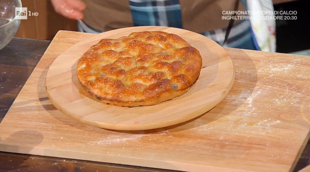 “É sempre mezzogiorno”: focaccia alle olive di Fulvio Marino