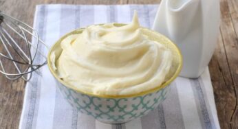 Crema al latte con due ingredienti: la ricetta della farcitura facile e golosa