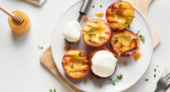 Pesche grigliate: la ricetta del dessert estivo veloce e delizioso