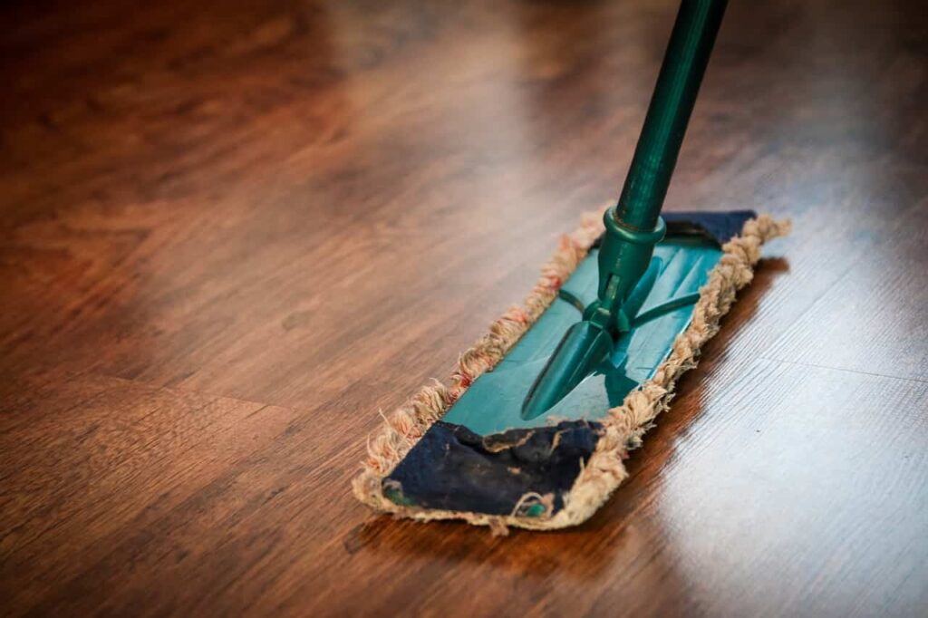 Ecco i trucchi della nonna che non conoscevi per pulire casa ed alleggeriti il lavoro