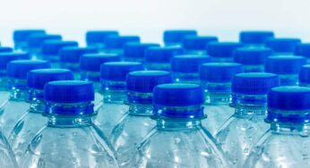 Famiglia in ospedale dopo aver bevuto acqua minerale contaminata: ecco cosa fare se hai comprato questa marca
