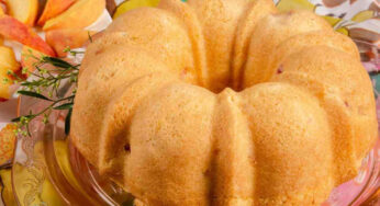 Ciambellone Paradiso Fruttato: un dolce soffice che conquista il palato con ogni morso!