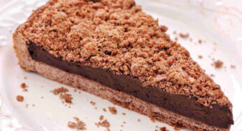 Scopri la torta irresistibile con pasta frolla e nocciole: pronta in soli 25 minuti di forno!