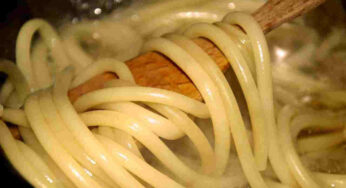 Pasta al microonde: la soluzione perfetta per i tuoi ragazzi quando restano a casa! Scopri come prepararla facilmente