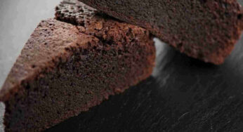Unione perfetta: trasforma cioccolato fondente e vino rosso in una deliziosa torta!